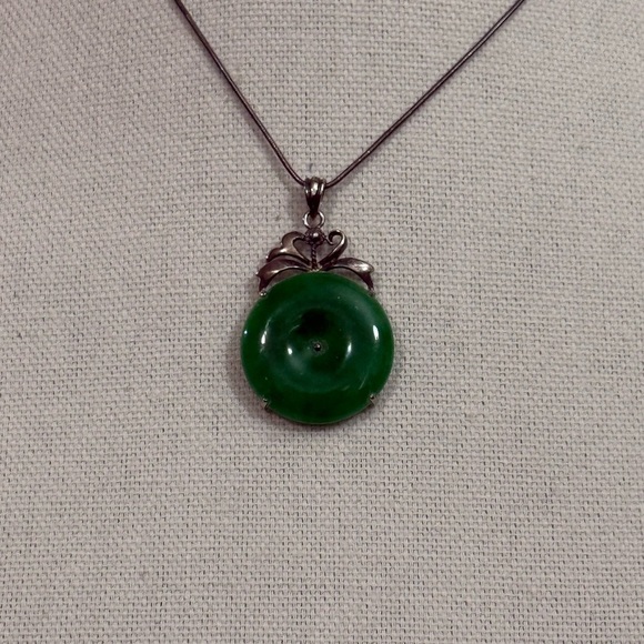 Elegant Green Pendant Necklace - Picture 5 of 8